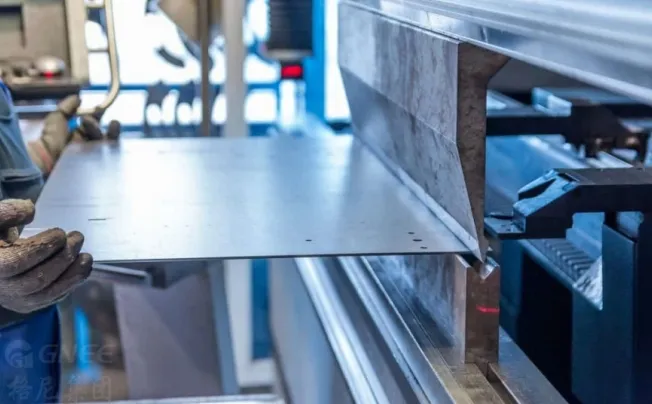 easiest way to cut stainless steel