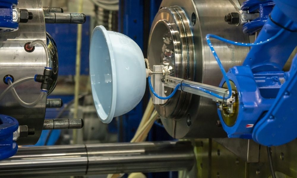 plastic machining vs plastic injection molding