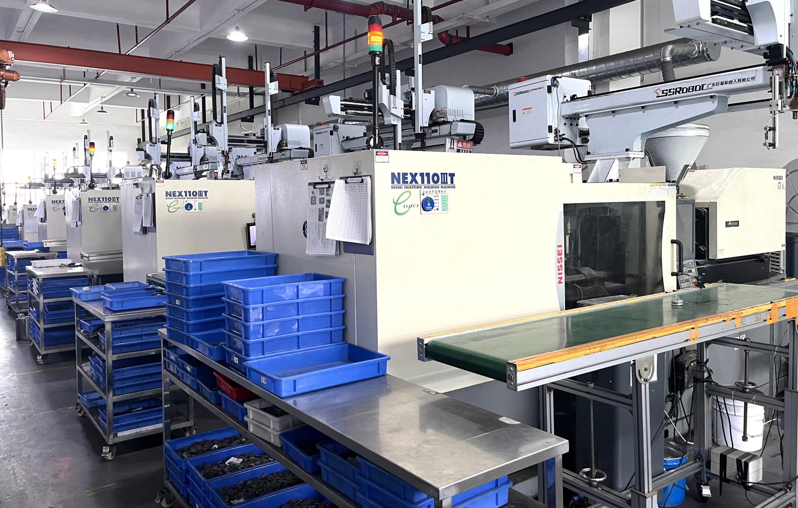 metal molding machine